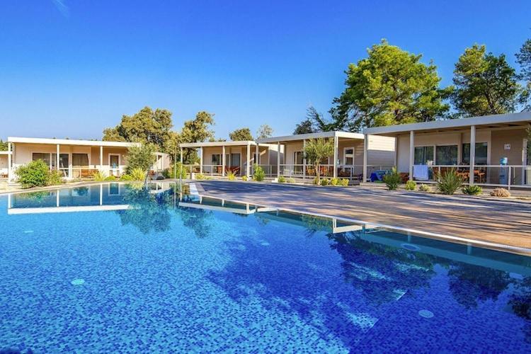 Mobile Home Mediteran Superior By The Pool In Caravan Park Strasko, Novalja Dış mekan fotoğraf